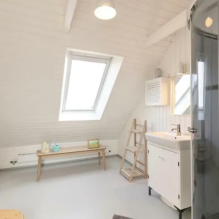 펜션 Four Bedroom Holiday In *