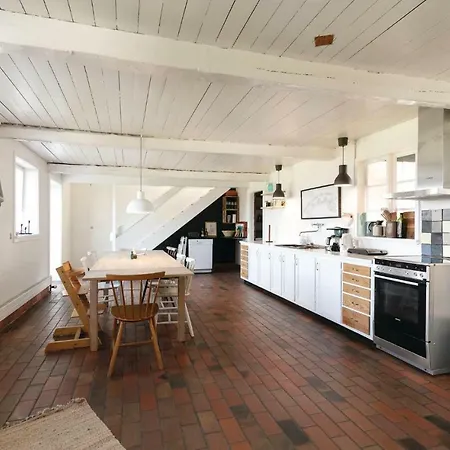 Four Bedroom Holiday In 알링에