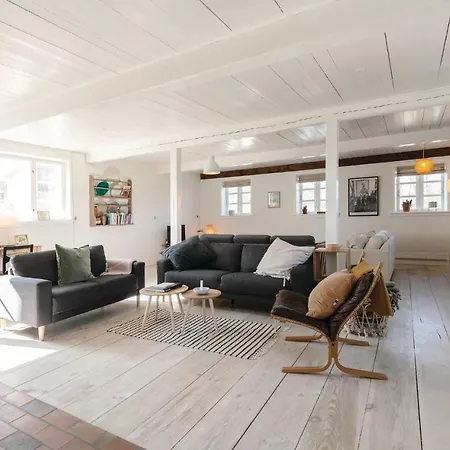 펜션 Four Bedroom Holiday In