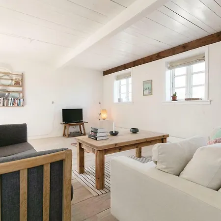 Four Bedroom Holiday In 알링에