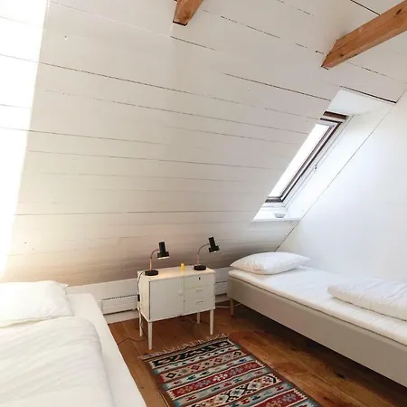 펜션 Four Bedroom Holiday In *